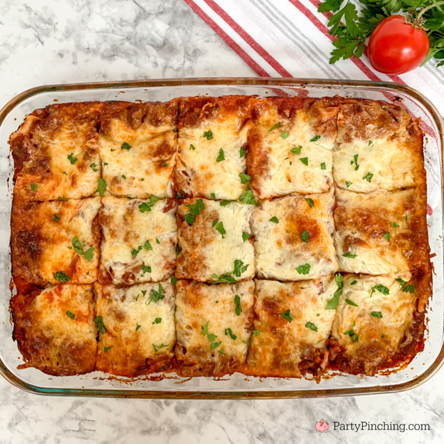 Super Easy Lasagna, 5 ingredient lasagna, kid friendly lasagna, hamburger pizza lasagna, best easy family dinner meal recipe ideas, comfort food recipe ideas, meat cheese noodle prego lasagna