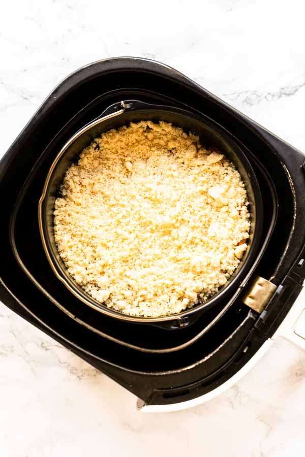 Air Fryer apple crumble with crumble topping in cake pan
