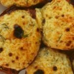 Garden-fresh tomatoes are broiled with a perfect topping made with a combination of sour cream, mayonnaise, onion and dill.  Once finished, these Broiled Tomato Slices can be served as an easy summer side dish or a fancy party hors doeuvre. 