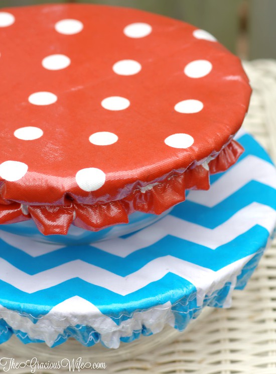 How to Make Washable Reusable Bowl Covers tutorial- a DIY sewing project perfect for summer, picnics, and cookouts. These bowl covers are washable, reusable, and even reversible. These DIY Bowl Covers are so cute! Definitely making them for our potlucks!