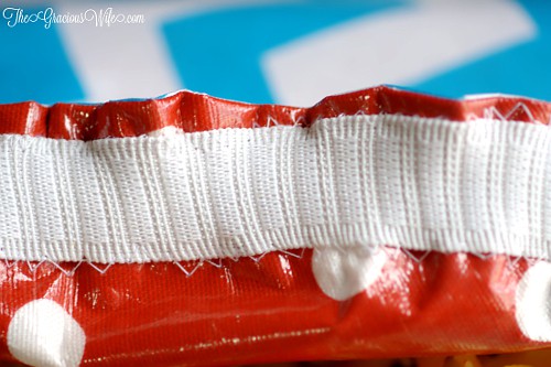 How to Make Washable Reusable Bowl Covers tutorial- a DIY sewing project perfect for summer, picnics, and cookouts. These bowl covers are washable, reusable, and even reversible. These DIY Bowl Covers are so cute! Definitely making them for our potlucks!