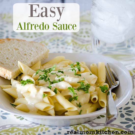 Easy Alfredo Sauce | realmomkitchen.com