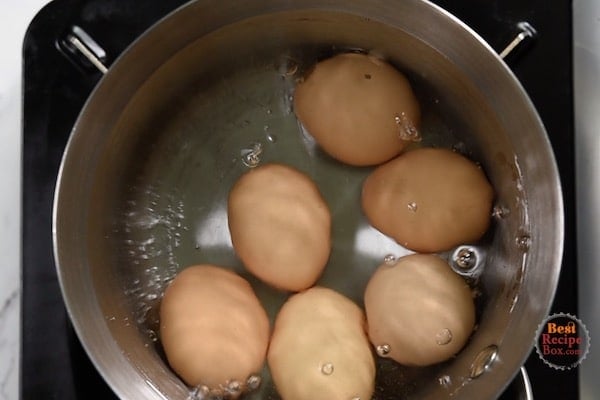 Eggs in the boiling water
