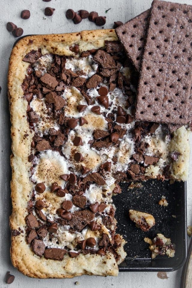 I included a recipe of my homemade sugar cookies in the recipe card just in case you want to use in this Easy S'mores Sweet Pizza