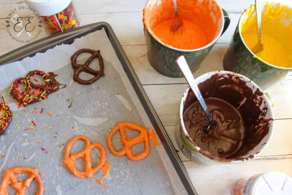 Easy Fall Chocolate Covered Pretzels