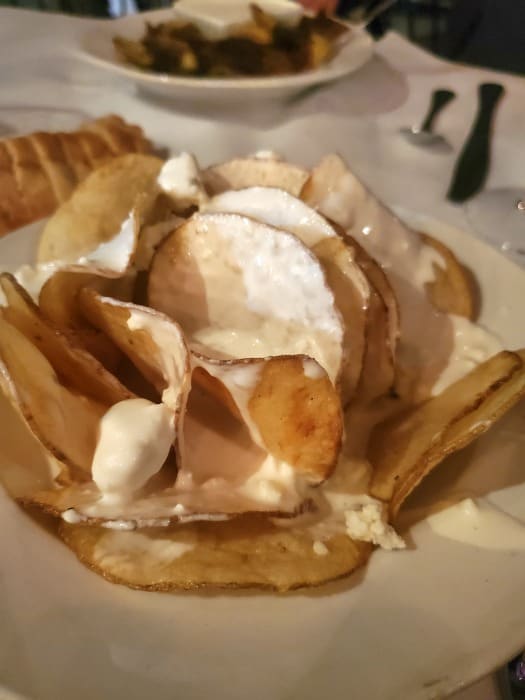 Potato chips covered in a cream sauce 