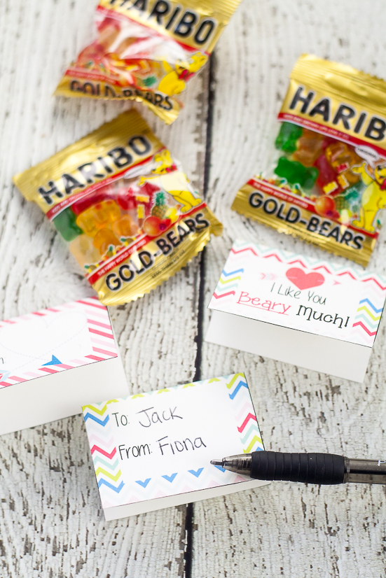 Free Printable Gummy Bear Valentines for Kids - Free Printable Gummy Bear Valentines that are easy to put together and perfect for kids to hand out at their school Valentine's Day party.