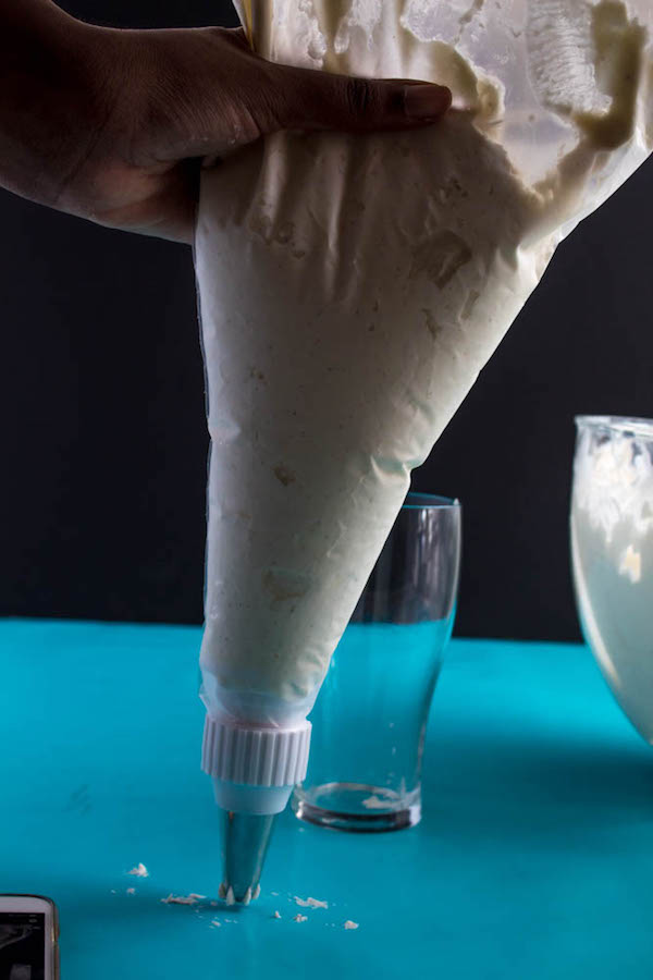 If you're a cake decorating newbie, this is the perfect tutorial for you! I'm a self-taught home baker and not a professional in any way, but with some research and practice I've taught myself many new skills, for example: How to pipe cake borders!