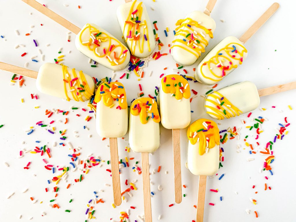 ice cream cakesicles on white table