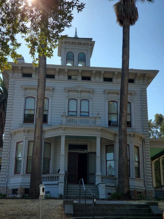 JOhn Muir National Historic Site house with palm trees