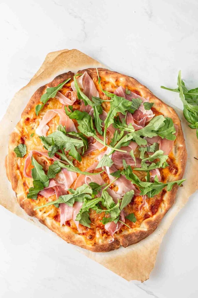Cooked prosciutto pizza.