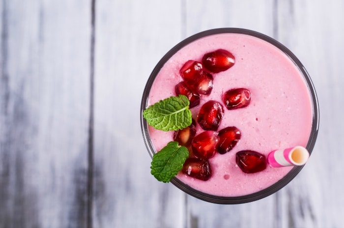 Skinny Pomegranate Strawberry Smoothie #skinny #smoothie #smoothierecipes #strawberry #pomegranate