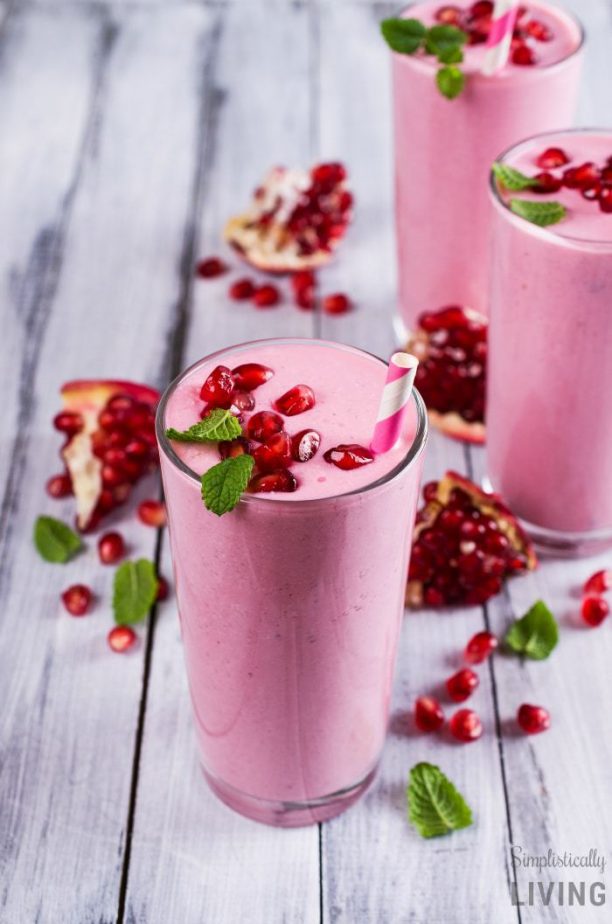 Skinny Pomegranate Strawberry Smoothie #skinny #smoothie #smoothierecipes #strawberry #pomegranate