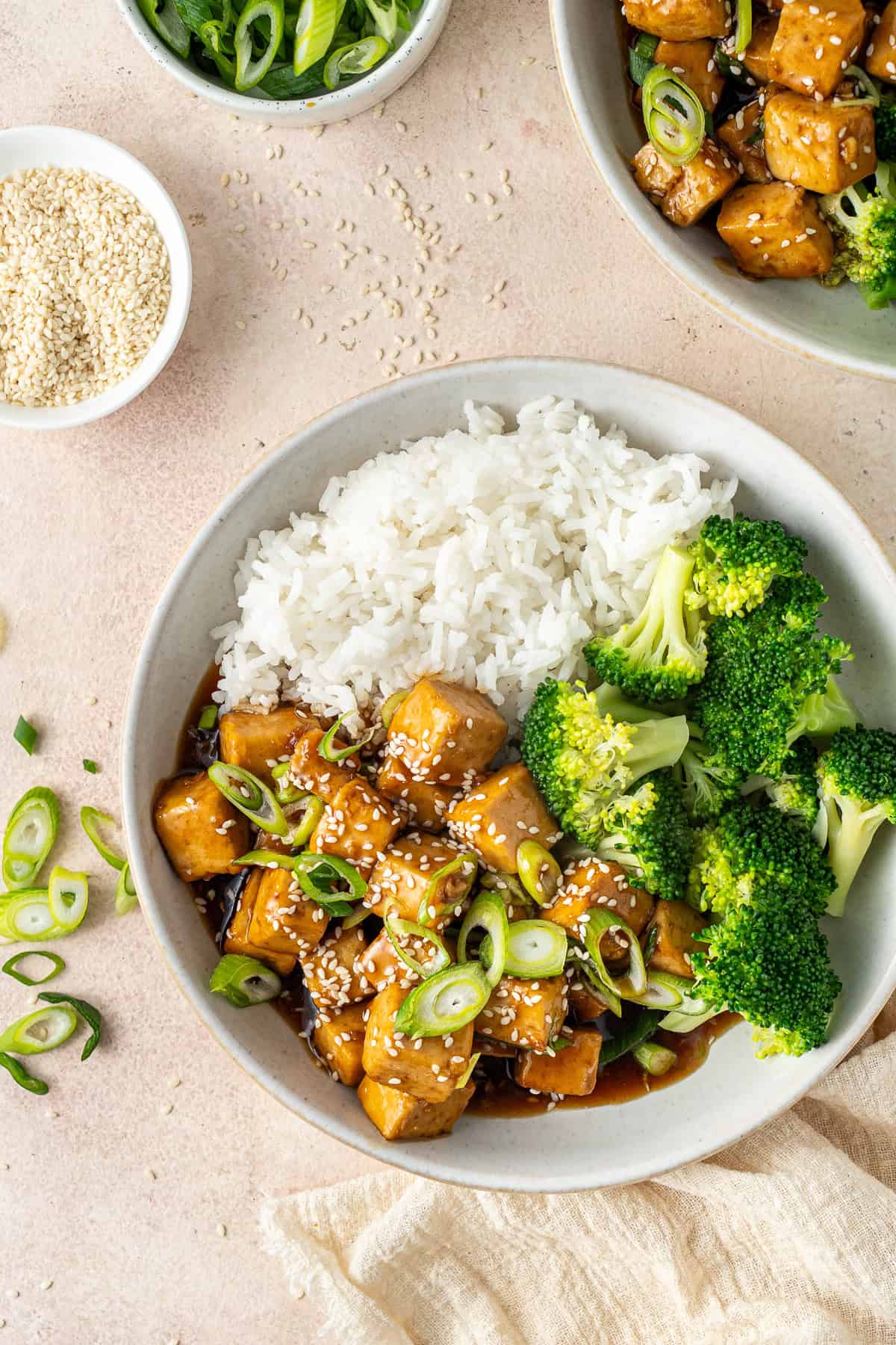 A bowl of teriyaki tofu with broccoli and rice.