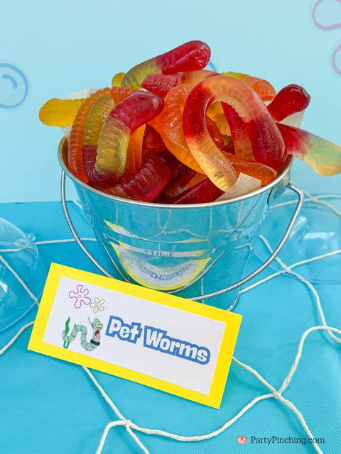 pet worms spongebob, ultimate spongebob party, spongebob theme party, best easy spongebob party ideas, cute creative spongebob party ideas, chocolate bars, kelpo cheesecake cups, best spongebob doodle bob cake, chum bucket chum on a stick, sandy's tree dome moon pies