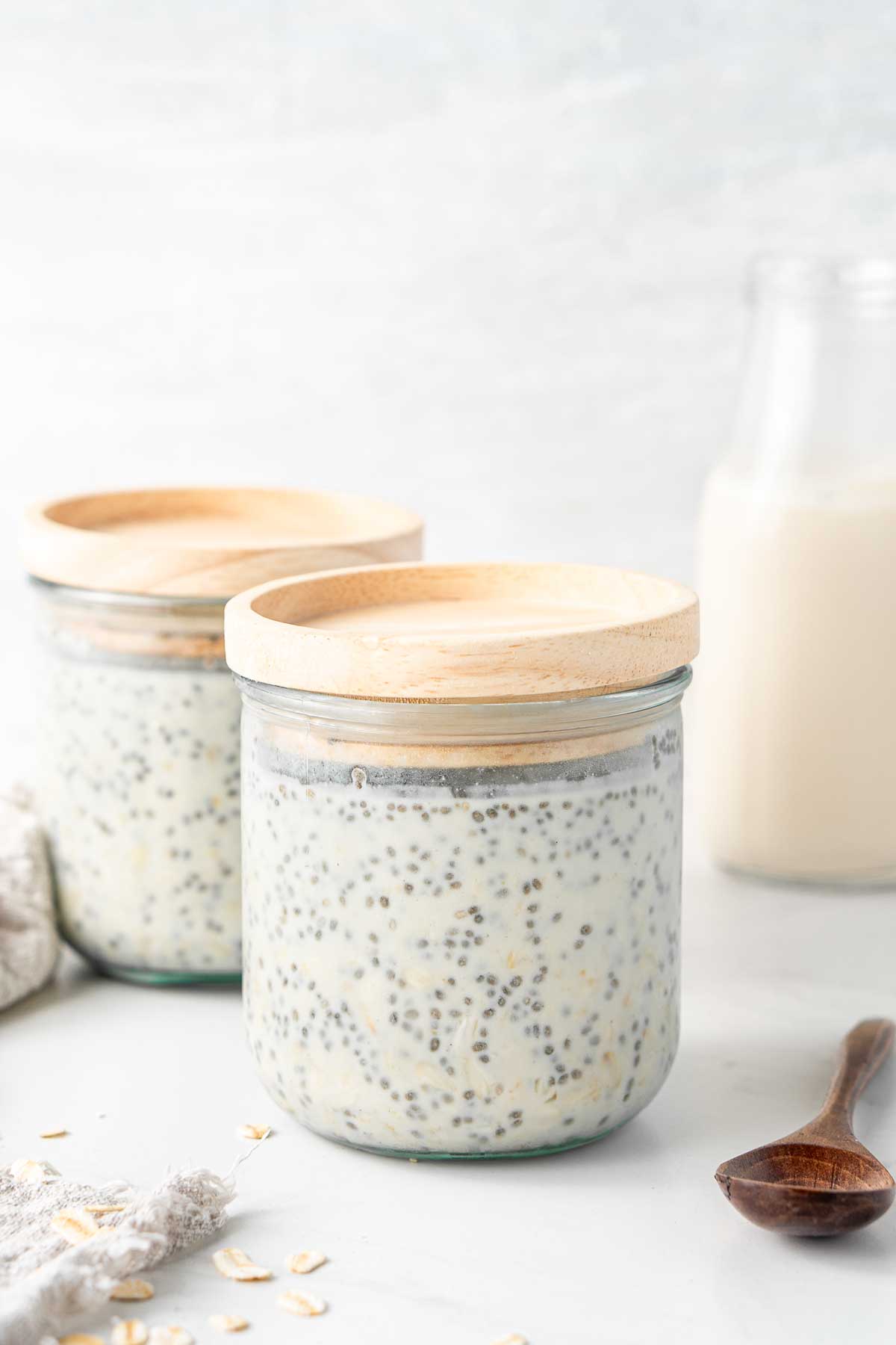 Jars of vanilla overnight oats.