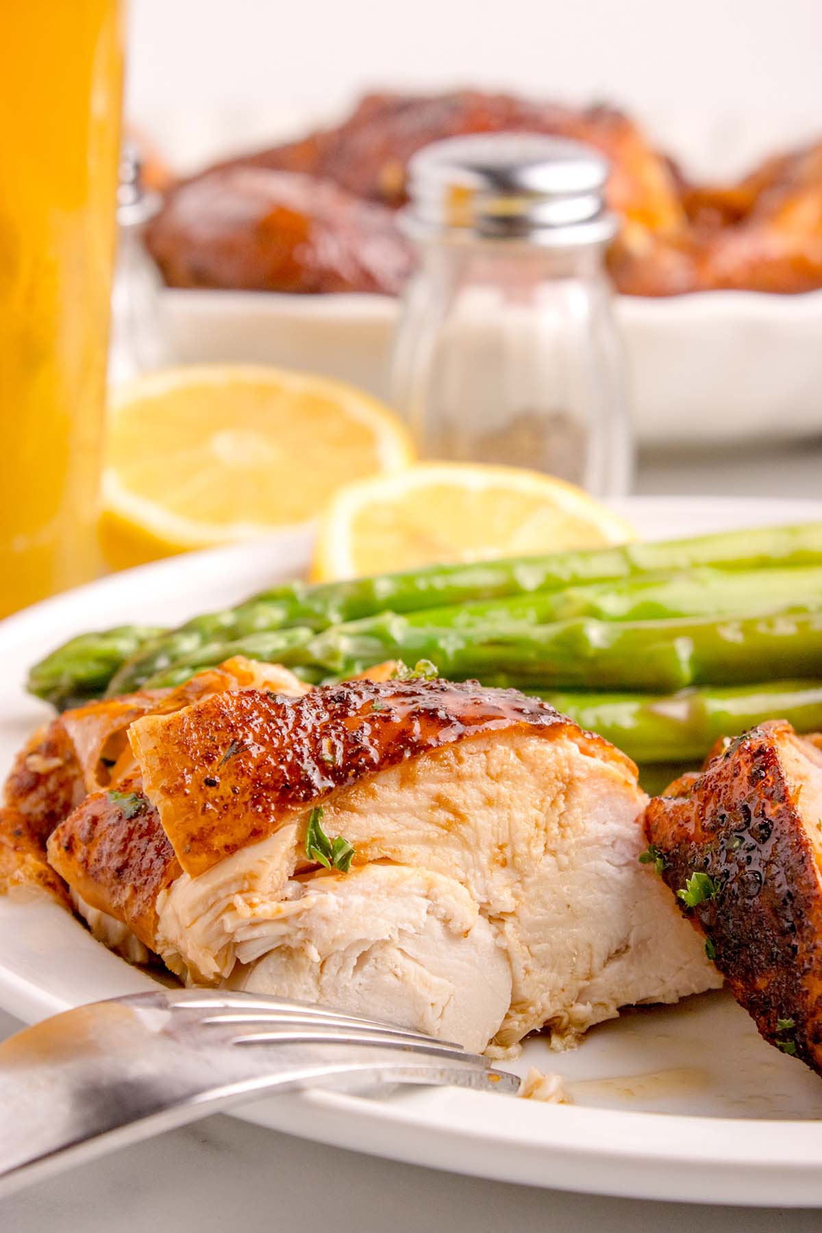 Chicken breast with asparagus. 