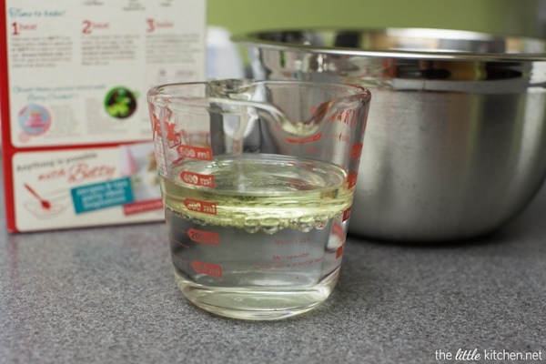 Birthday Cupcake Decorating Party from thelittlekitchen.net Birthday Cupcake Decorating Party from thelittlekitchen.net