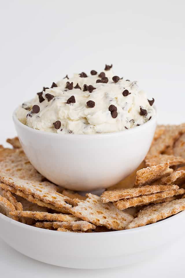 Easy Cannoli Dip Recipe - This Cannoli Dip is such a unique dessert dip. It tastes just like cannoli filling with mascarpone cheese, mini semi-sweet chocolate chip, and ricotta. This thick, sweet dip can be served up with cannoli chips or waffle cone pieces dusted with powdered sugar. #cookiedoughandovenmitt #cannoli #dips #dessert #dessertrecipes #sweets #dessertfoodrecipes #dessertrecipes #partyfood #datenight #appetizers