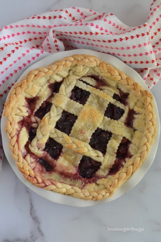 Baked blackberry cherry pie