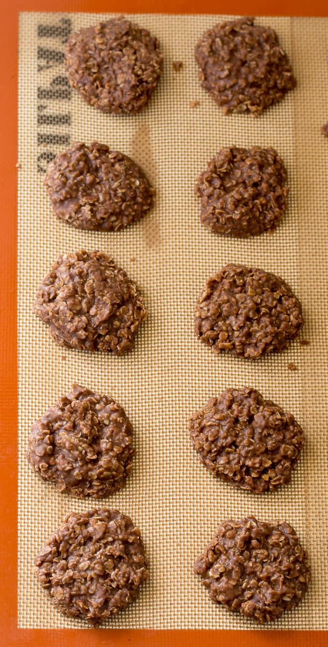 Chocolate No-Bake Cookies Recipe - These classic no-bake cookies are so easy to make!