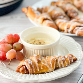 cinnamon rolls made with crescent rolls
