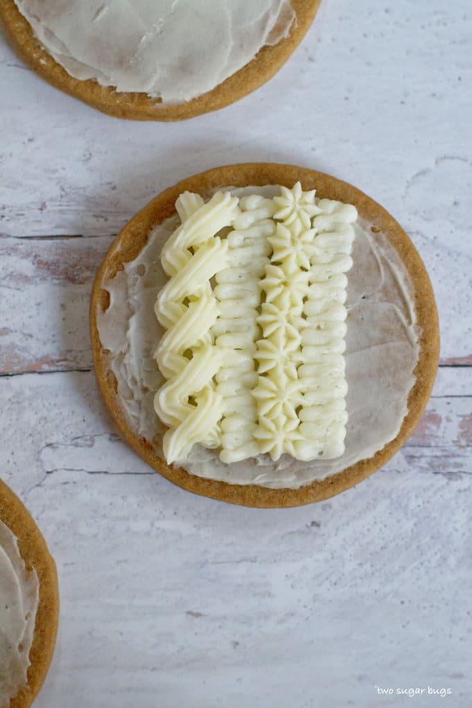 fourth row of piping added using a Wilton 4