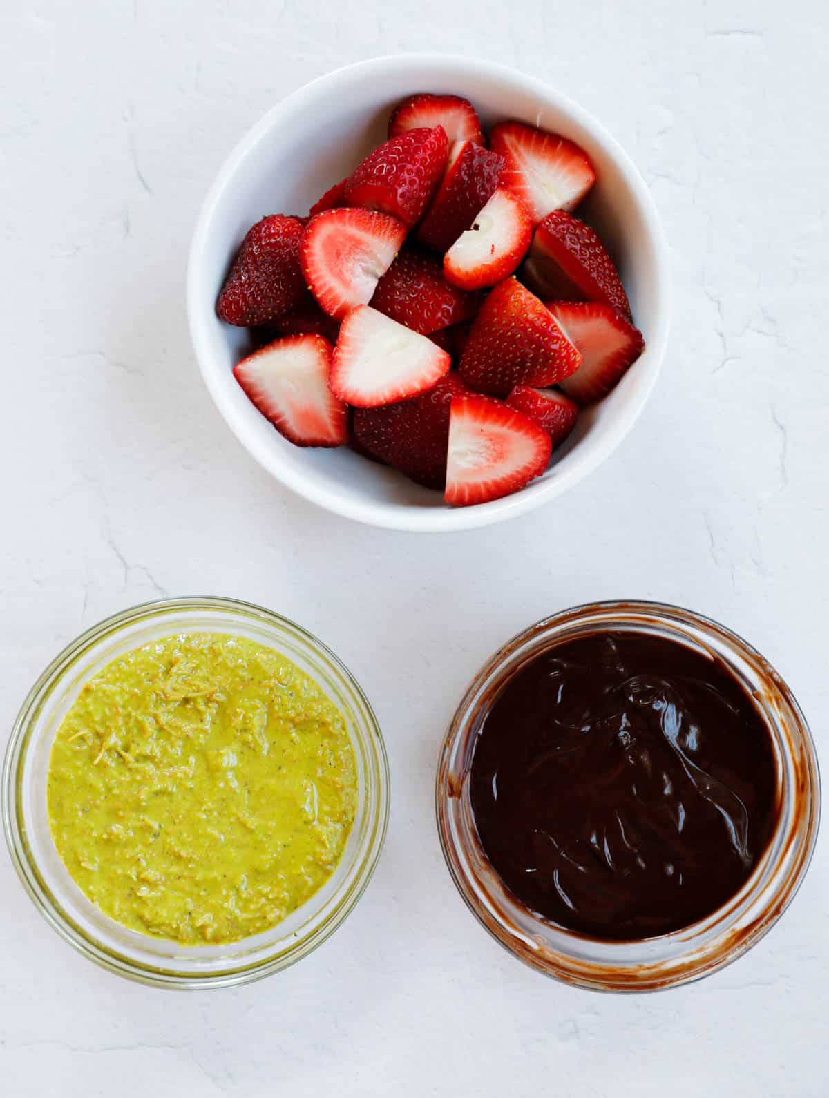 Laid out ingredients of Dubai Strawberry Cup.