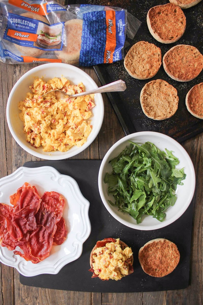 goat-cheese-and-sun-dried-tomato-egg-sandwiches-with-crispy-prosciutto-step-8