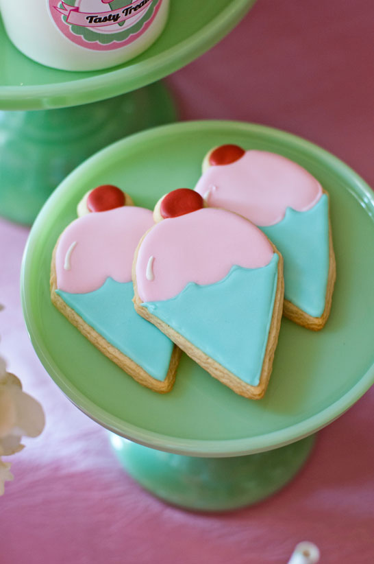 Ice Cream Party | styled by Deliciously Darling | TheCakeBlog.com