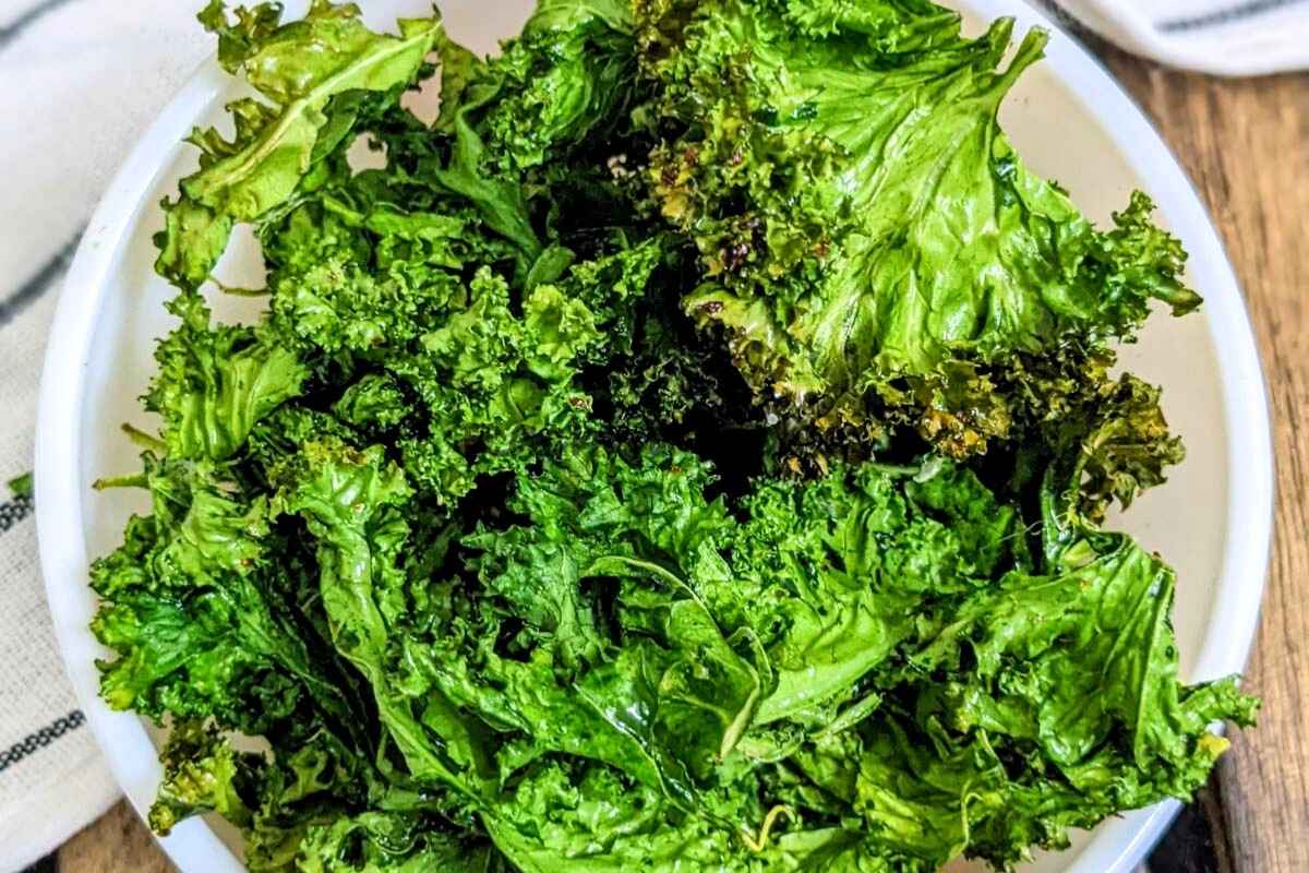 Kale chips in a bowl