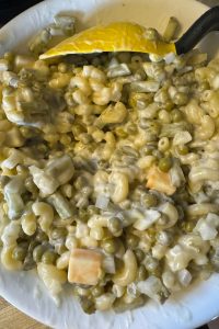 Looking for a tasty side dish for your next barbecue, picnic or potluck? Try this creamy macaroni pea salad recipe! Simple to make and bursting with flavor, it's sure to be a hit with everyone.