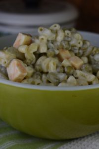 Looking for a tasty side dish for your next barbecue, picnic or potluck? Try this creamy macaroni pea salad recipe! Simple to make and bursting with flavor, it's sure to be a hit with everyone.