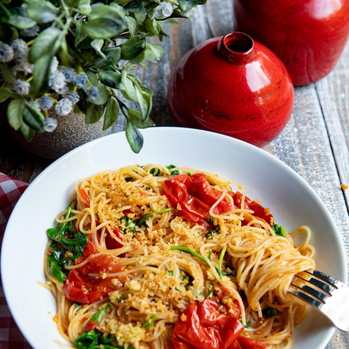 Pasta With Roasted Tomatoes, Spinach, & Breadcrumbs