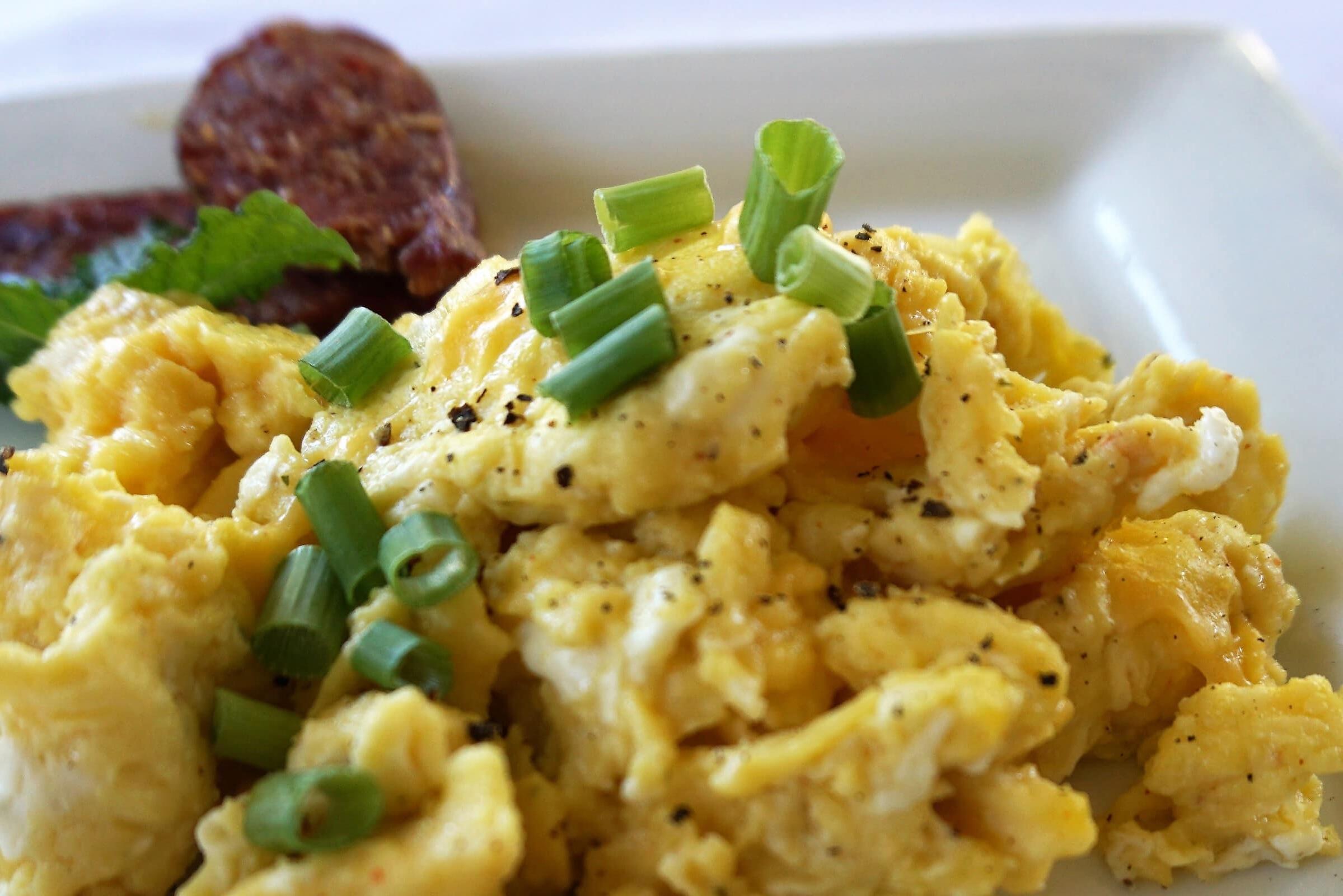 seasoned-scrambled-eggs-recipe