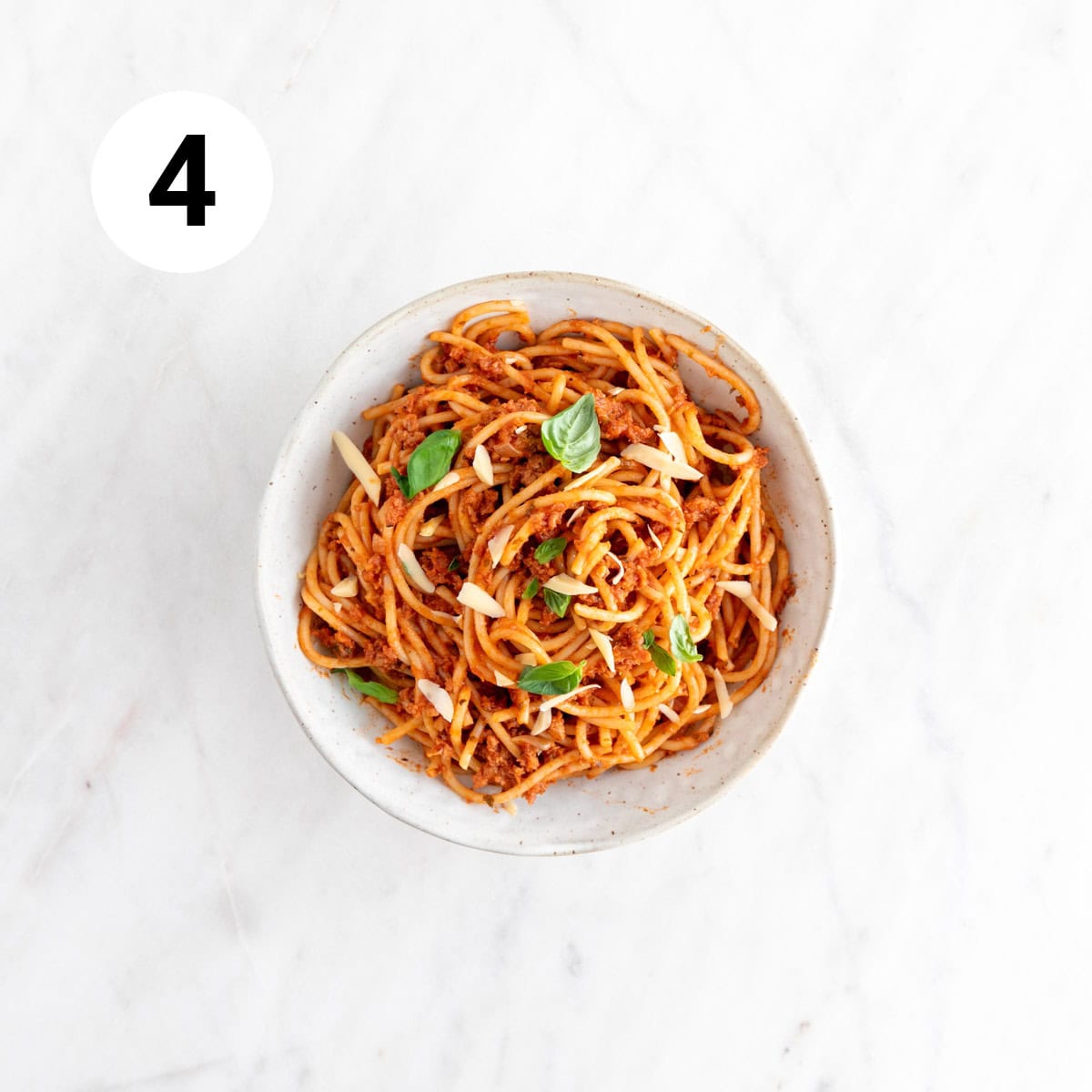 Vegan spaghetti in a bowl.