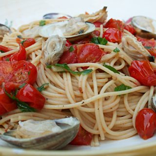 Spaghetti With Clams And Cherry Tomatoes